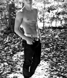 shirtless boys 5c42f3a9422a0.jpg