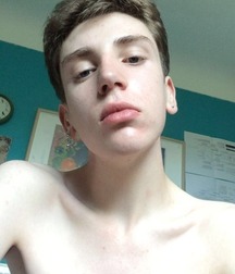 shirtless boys 5c42f7e7ea791.jpg