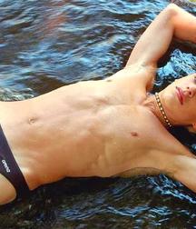 shirtless boys 5c4397388cce9.jpeg