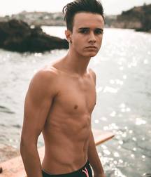 shirtless boys 5c43979423d61.jpg
