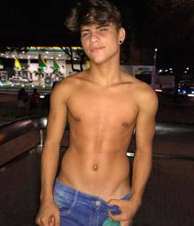 shirtless boys 5c4397a60833a.jpg