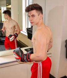 shirtless boys 5c4398011ecd3.jpg