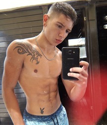 shirtless boys 5c43981f1adda.jpg