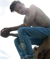 shirtless boys 5c43985976aed.jpg