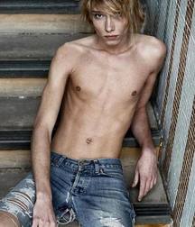 shirtless boys 5c439892dfa61.jpg