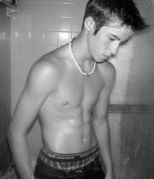 shirtless boys 5c4612e6908ad.jpg