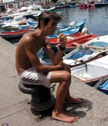 shirtless boys 5c461386f31b8.jpg
