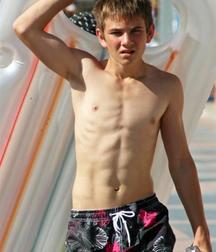 shirtless boys 5c4613ba16f7d.jpg