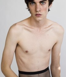 shirtless boys 5c46148d82684.jpg