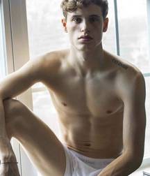 shirtless boys 5c461598809e1.jpg