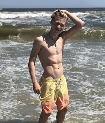 shirtless boys 5c487c4104384.jpg