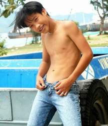 shirtless boys 5c487cad71325.jpg