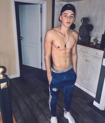 shirtless boys 5c487d56d0f74.jpg