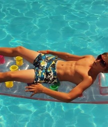 shirtless boys 5c49b26cd2973.jpg