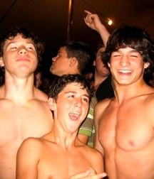 shirtless boys 5c49b2beee957.jpg