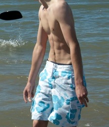 shirtless boys 5c49b31b06519.jpg
