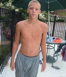 shirtless boys 5c49b44b99e15.jpg
