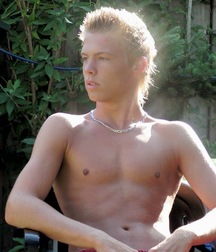 shirtless boys 5c49b48c1a84e.jpg