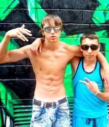 shirtless boys 5c49b4a1cc4f7.jpg
