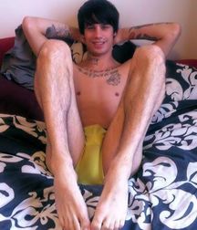shirtless boys 5c49e6d973094.jpg