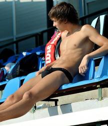 shirtless boys 5c49e773c9ce7.jpg