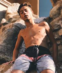shirtless boys 5c49e8fd0b0ce.jpg