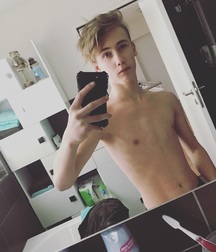 shirtless boys 5c49e942873c0.jpg