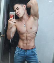 shirtless boys 5c49e969b585b.jpg