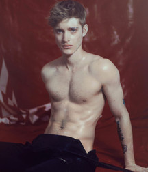 shirtless boys 5c4c292651853.jpg