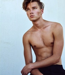 shirtless boys 5c4c29c37751b.jpg