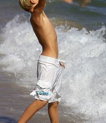 shirtless boys 5c4c2ac15e480.jpg