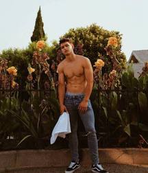 shirtless boys 5c4c2ae5d30c3.jpg