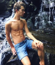 shirtless boys 5c4cca81e0cea.jpg