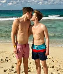 shirtless boys 5c4ccbff5e8ba.jpg