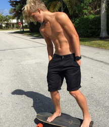 shirtless boys 5c4ccc466aadb.jpg