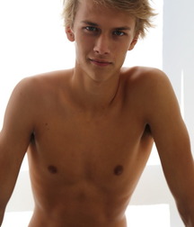 shirtless boys 5c4cccbb4159d.jpg
