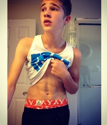 Boys 5c4d688a04361.jpg