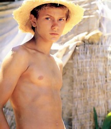 shirtless boys 5c4f50bc3292b.jpg