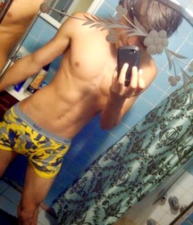 shirtless boys 5c4f510bb181e.jpg