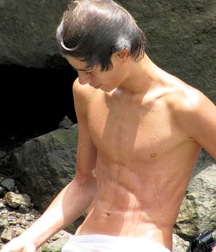 shirtless boys 5c4f52f720936.jpg