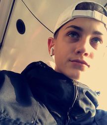 Boys 5c4f56020c00a.jpg