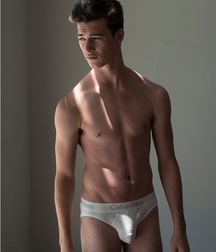 shirtless boys 5c52acdda2c6e.jpg