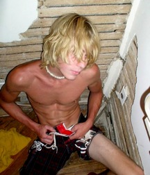shirtless boys 5c52ae6d0311d.jpg