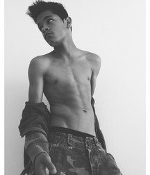 shirtless boys 5c52af5aefa1b.jpg