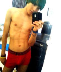 shirtless boys 5c52aff79fd0b.jpg