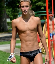 shirtless boys 5c5466f25edaa.jpg