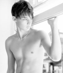 shirtless boys 5c546726928df.jpg