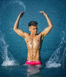 shirtless boys 5c546736f25e7.jpg