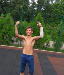 shirtless boys 5c54695b1ec04.jpg