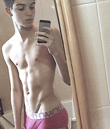 shirtless boys 5c5469a4375d3.jpg